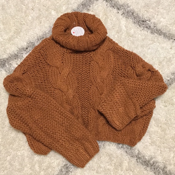 POL Sweaters - POL Chunky Cable Knit Cropped Sweater